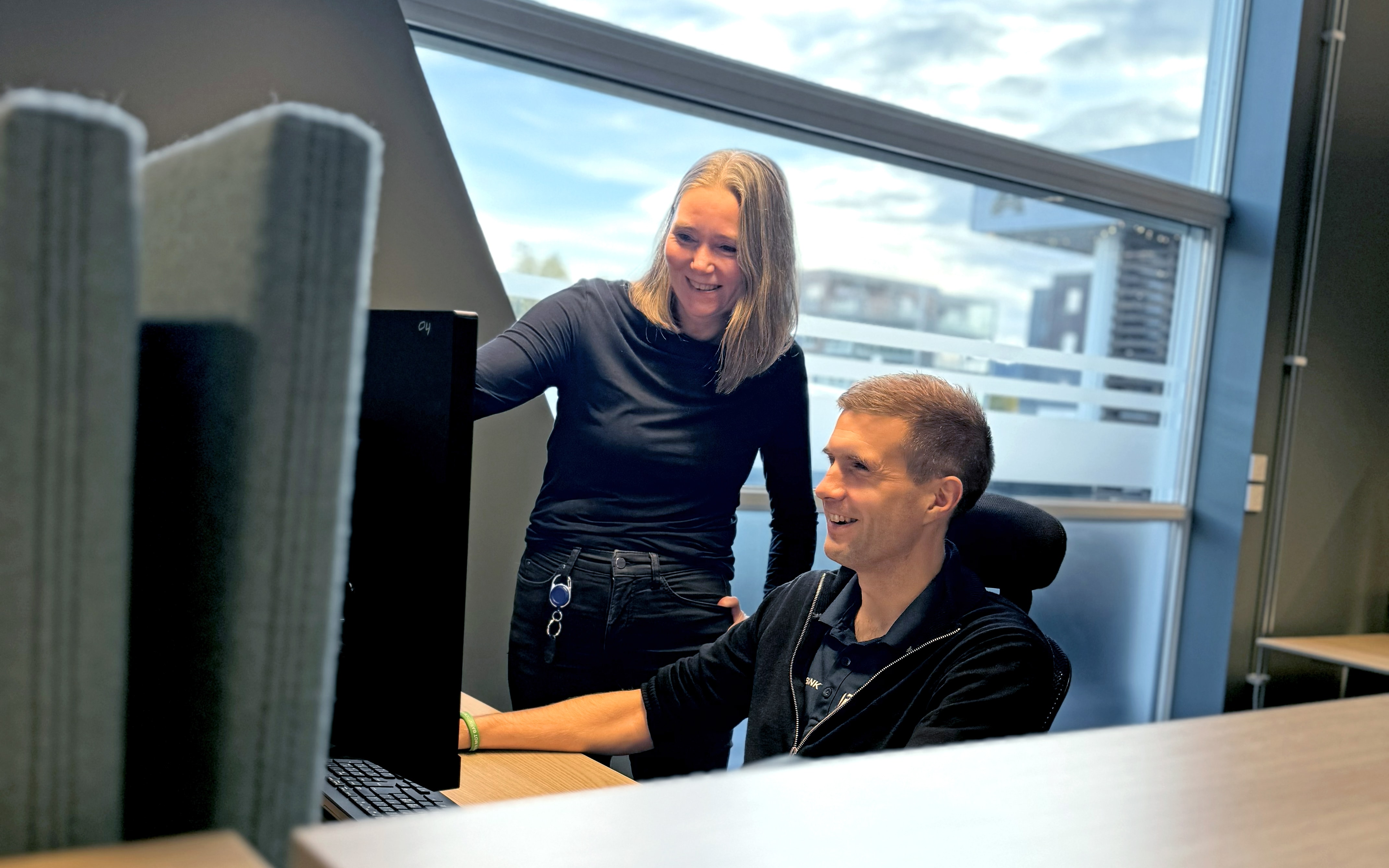 Eli og Ronald på kontoret