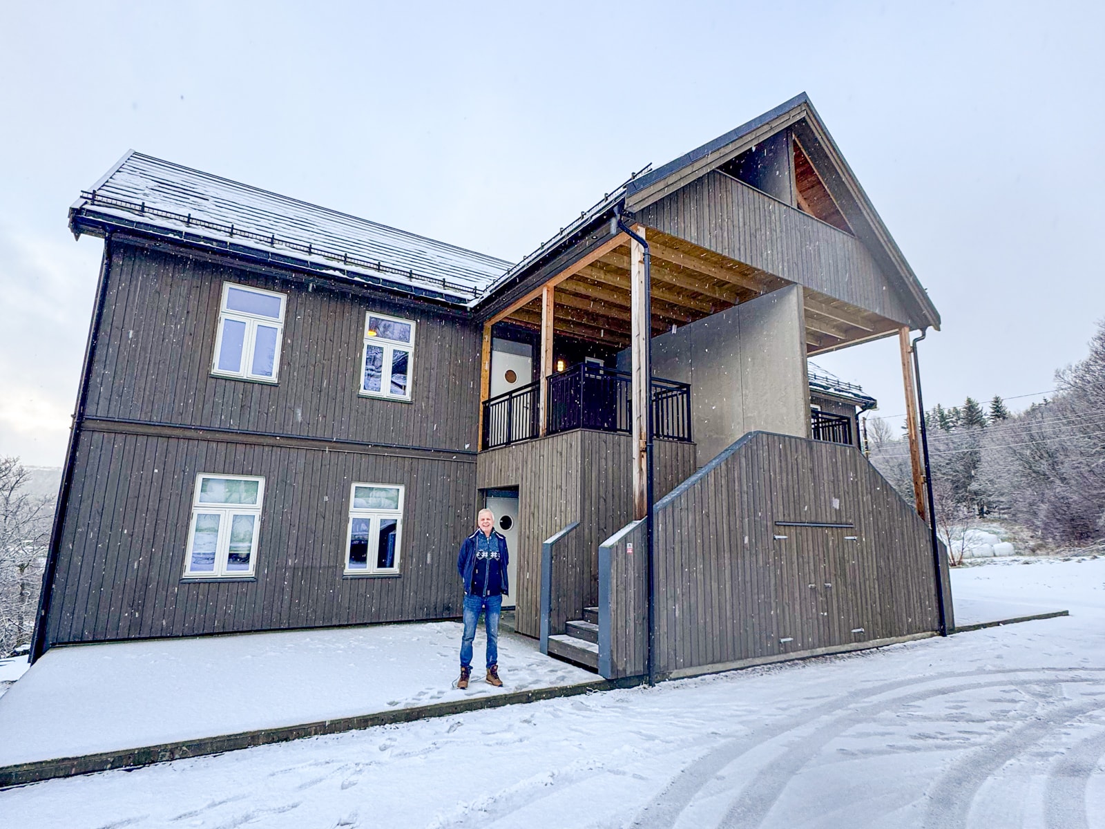 Mindor forran gamle Råk skole