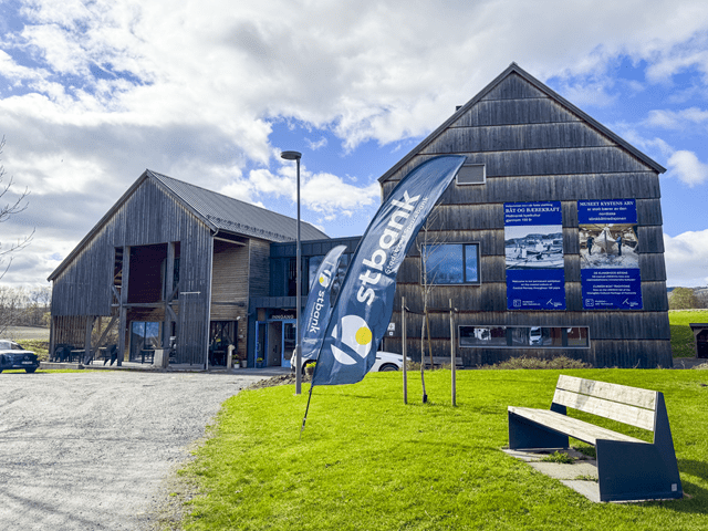 Museet Kystens Arv med stbank beach flag